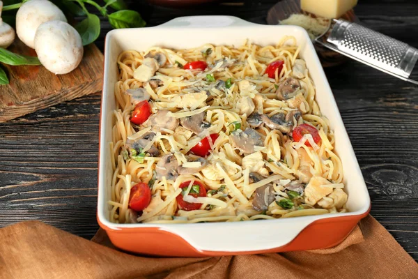 Lezzetli kızarmış Türkiye lazanya 