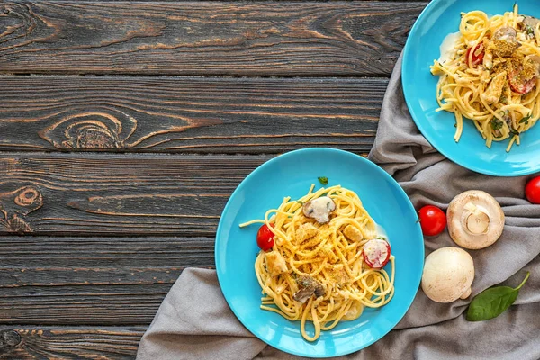 Lezzetli Türkiye lazanya ile plakalar  