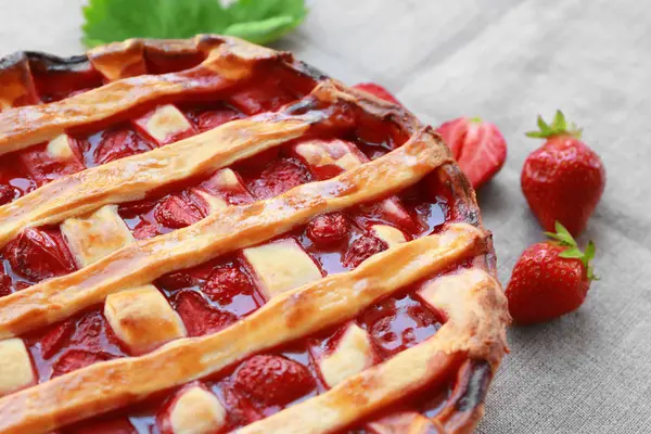 enfes Çilekli pasta 