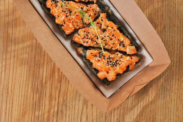 pirinç ve susam ile Somon