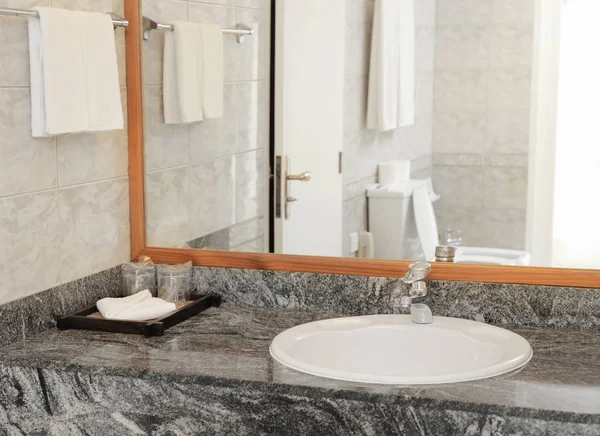 Sink in modern hotel bathroom — Stock Photo, Image