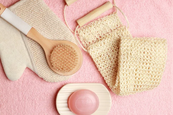 Banyo aksesuarları ve sabun 