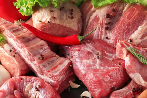 Baharat ile farklı taze et parçaları