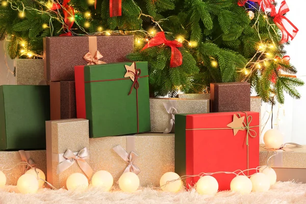 Abeto y cajas de regalo — Foto de Stock