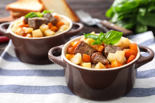 Smakelijke vlees en aardappelen — Stockfoto