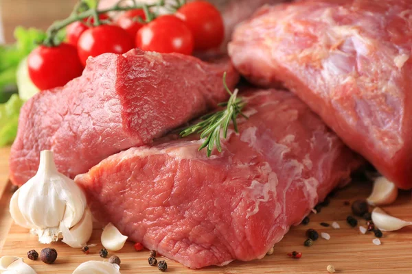 Bitar av olika färskt kött — Stockfoto