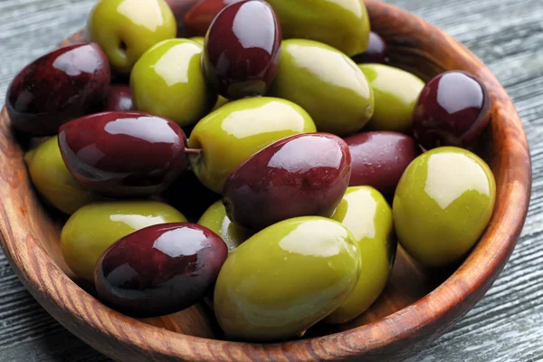 Lezzetli zeytin ile kase  