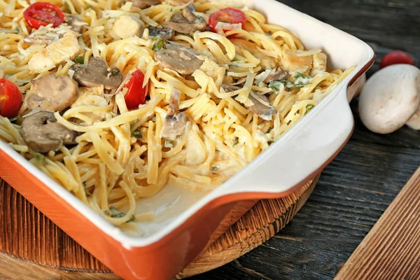 Lezzetli kızarmış Türkiye lazanya 