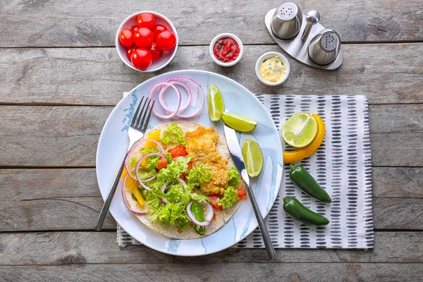 Lezzetli balık taco plakalı 