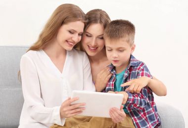 Üvey oğlu ile kadın çift