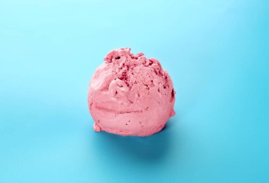 Lezzetli çilekli dondurma 