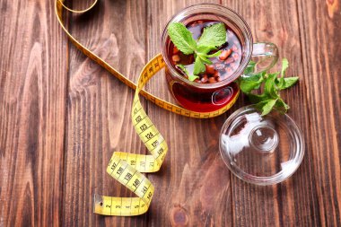 Fincan çay ve ölçüm bandı 