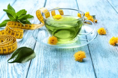 Fincan çay ve ölçüm bandı 