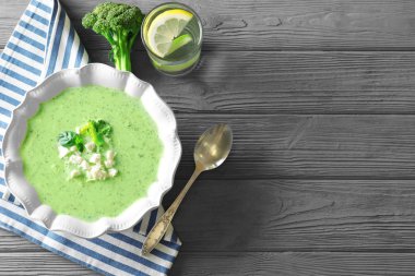 Plaka ile lezzetli brokoli çorbası 