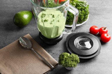 Balıklı taco için krem avokado sos 