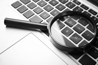 Büyüteç laptop