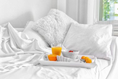 Yatakta lezzetli breakfast