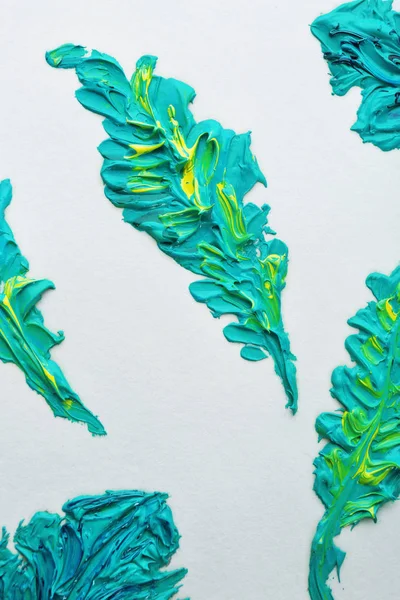 Pintura al óleo verde en forma de plumas —  Fotos de Stock