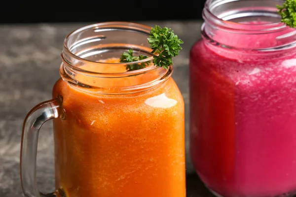 Mason kavanoz sebze suları ile