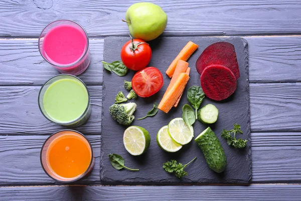 Bardakta taze meyve suyu