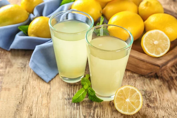 Glas citronsaft — Stockfoto