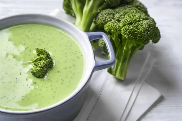Kasesi ile lezzetli brokoli çorbası  