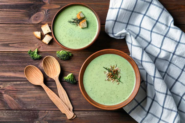 Lezzetli brokoli çorbası ile kompozisyon  