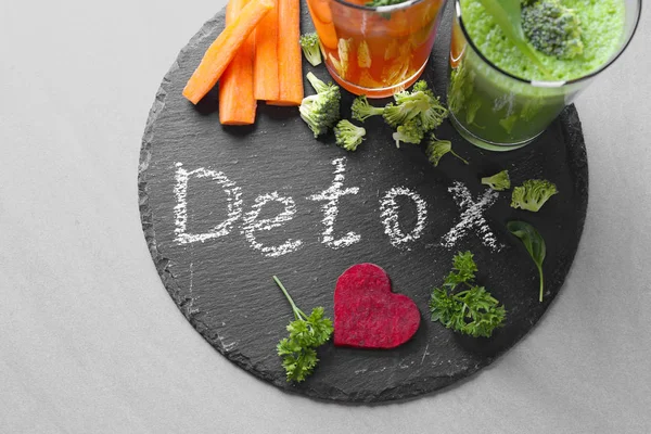 Bardakta taze meyve suyu