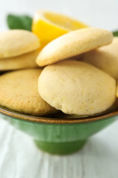Cuenco con galletas de limón caseras — Foto de Stock