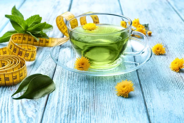 Fincan çay ve ölçüm bandı 