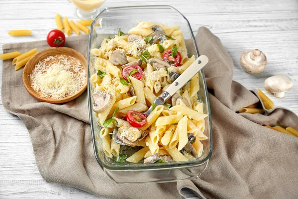 Lezzetli kızarmış Türkiye lazanya  