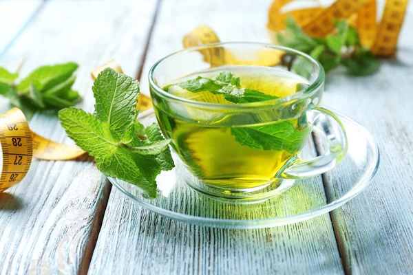 Taza de té y cinta métrica — Foto de Stock