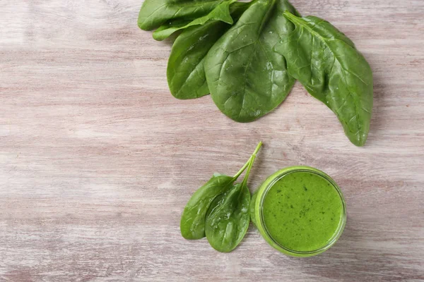 Barattolo di frullato di spinaci — Foto Stock