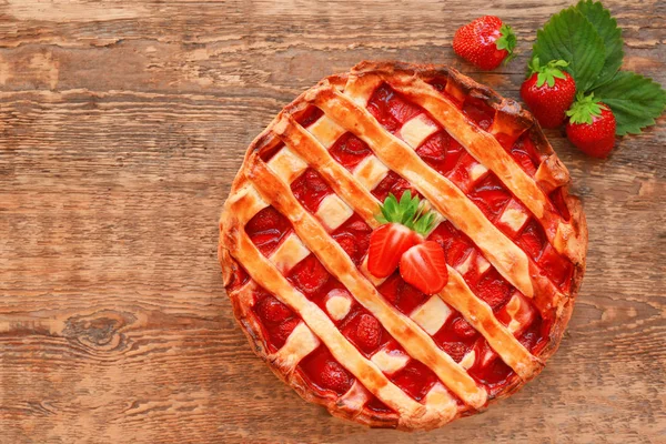 Delicious strawberry cake — Stock Photo, Image