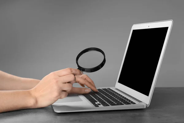 Woman holding magnifying glass — Stock Photo, Image