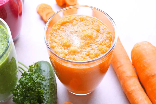 bardak taze meyve suyu 