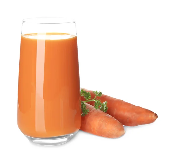 鲜榨果汁、 胡萝卜和欧芹的玻璃 — 图库照片
