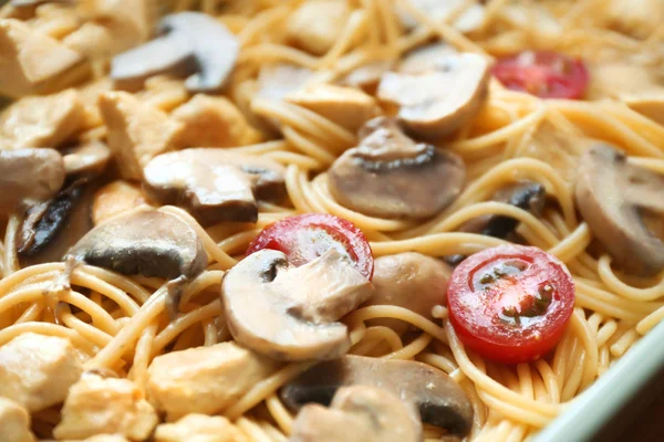 Lezzetli kızarmış Türkiye lazanya