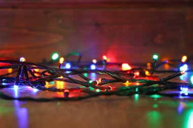 Noel ışıkları parlayan  