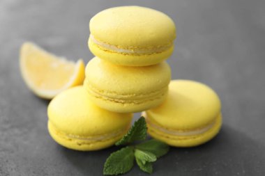 Lezzetli ev yapımı limon macarons 