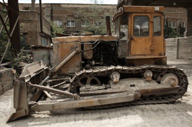Beton Santrali topraklarında buldozer