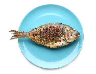 Lezzetli kızarmış balık ile mavi tabak