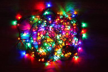 Noel ışıkları parlayan  