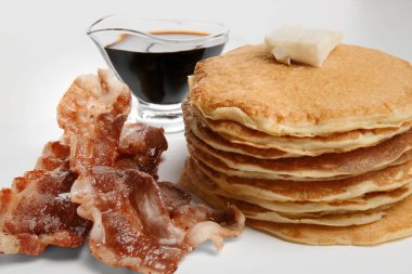 Krep pastırma ve sos ile 