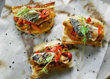 Balık fileto ile lezzetli molletes 