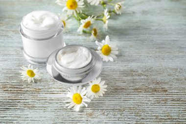 Krem ve papatya çiçekler 