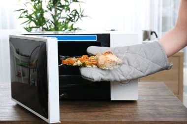 Kadın alarak plastik gıda kabı 