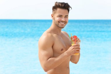 delikanlı içki ile 