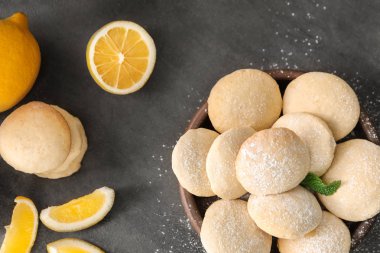 Ev yapımı limonlu kurabiye ile plaka 