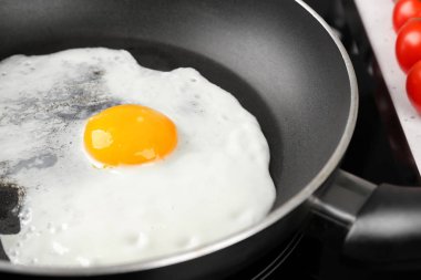 kalıpları içinde yumurta kadar tarafı